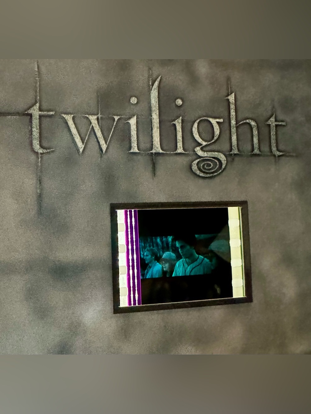 Twilight Saga 5 DVD Set: Twilight, New Moon, Eclipse, Breaking Dawn Parts 1 & 2 - Picture 4 of 17